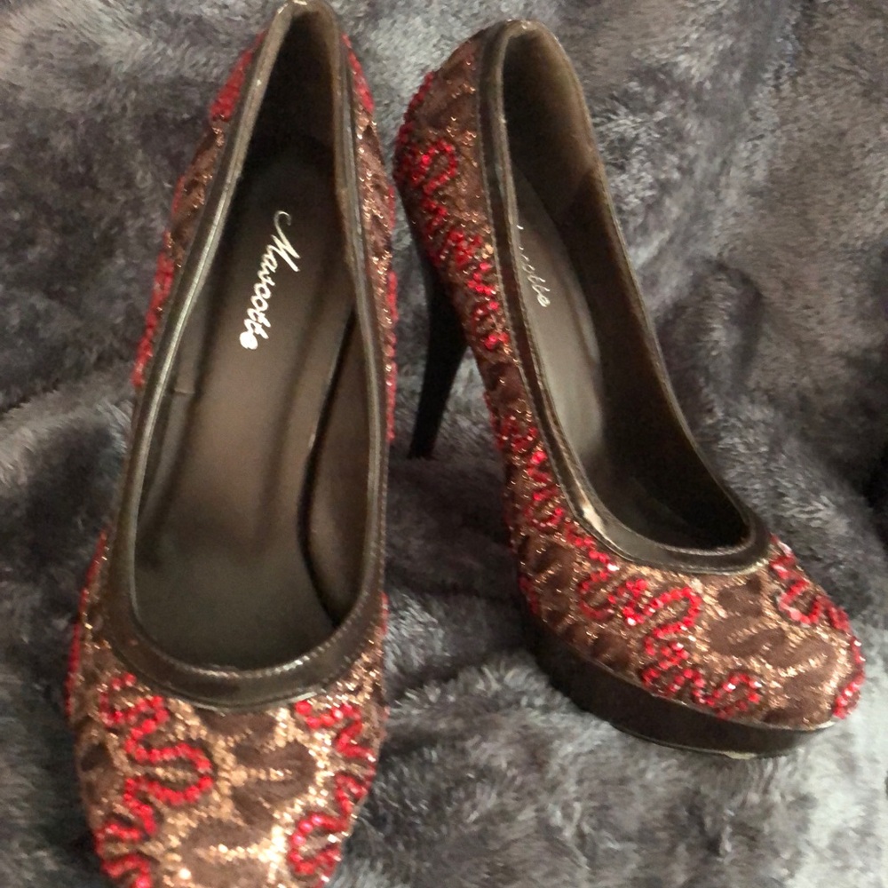 MaScott Women's Red and Brown Heels